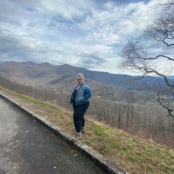 Meet your Posher, Emily - Picture 3 of 14